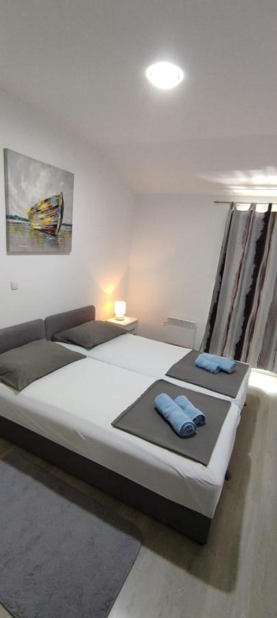 Malo Misto Appartement Dugi Rat Buitenkant foto