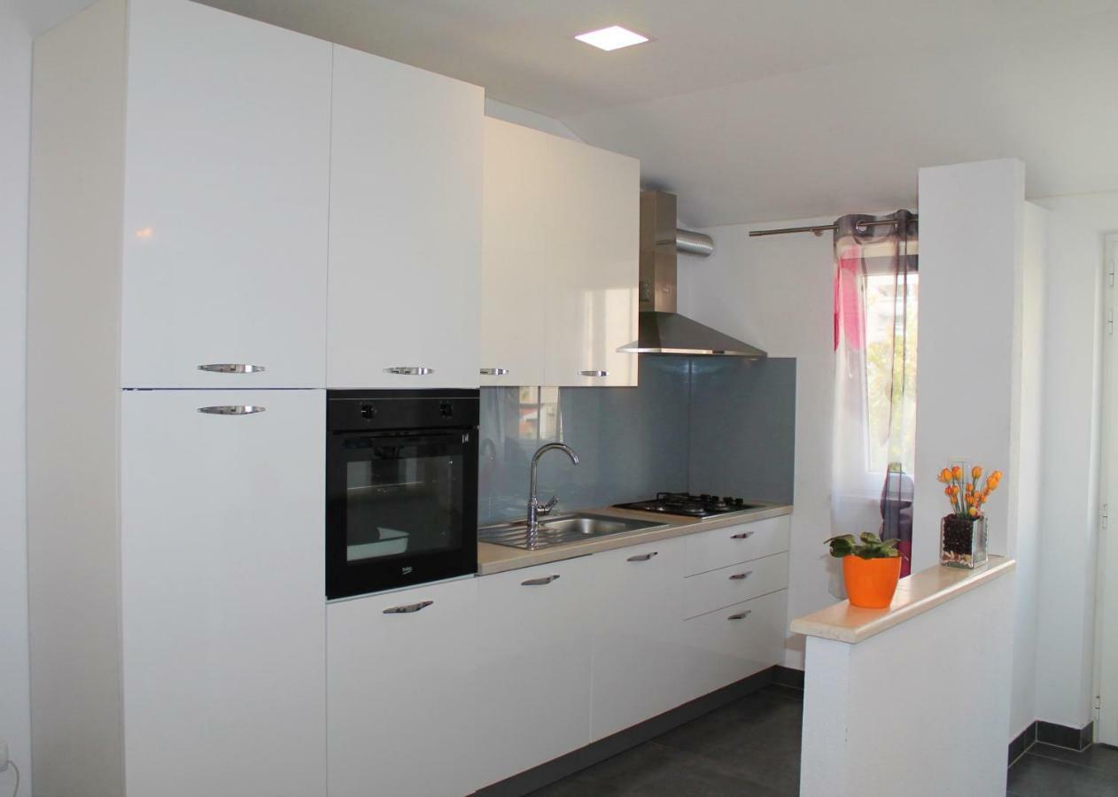 Malo Misto Appartement Dugi Rat Buitenkant foto