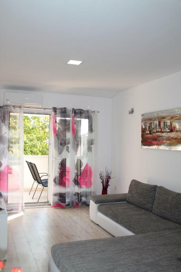 Malo Misto Appartement Dugi Rat Buitenkant foto