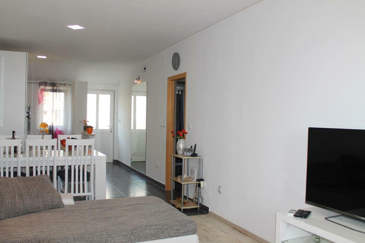 Malo Misto Appartement Dugi Rat Buitenkant foto