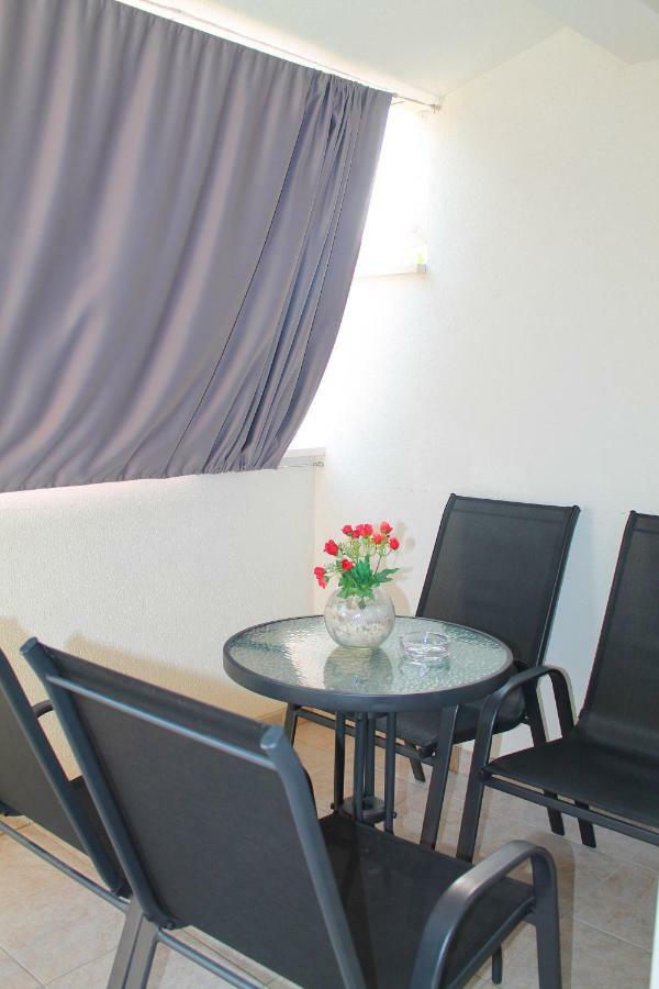 Malo Misto Appartement Dugi Rat Buitenkant foto